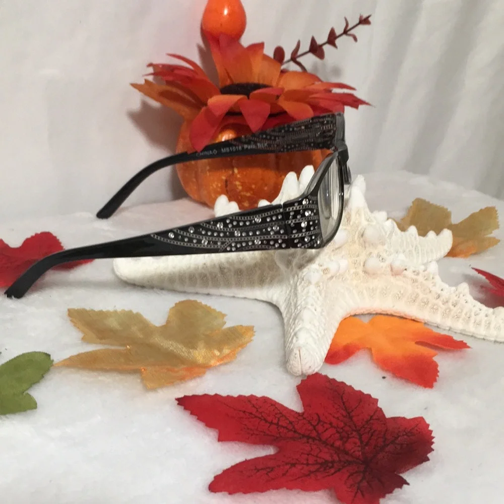 Foster Grant woman’s black reading glasses with faux rhinestones and tan swirls
